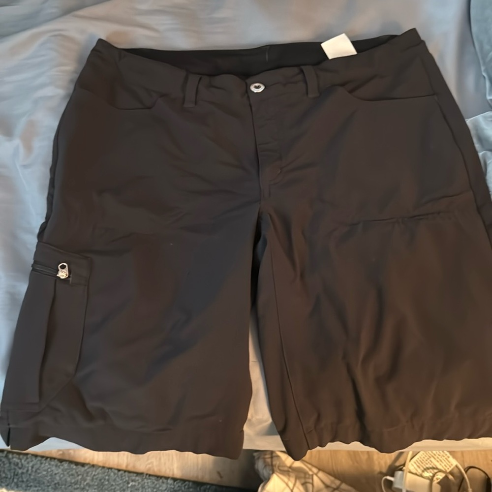 Patagonia women’s black cargo shorts
